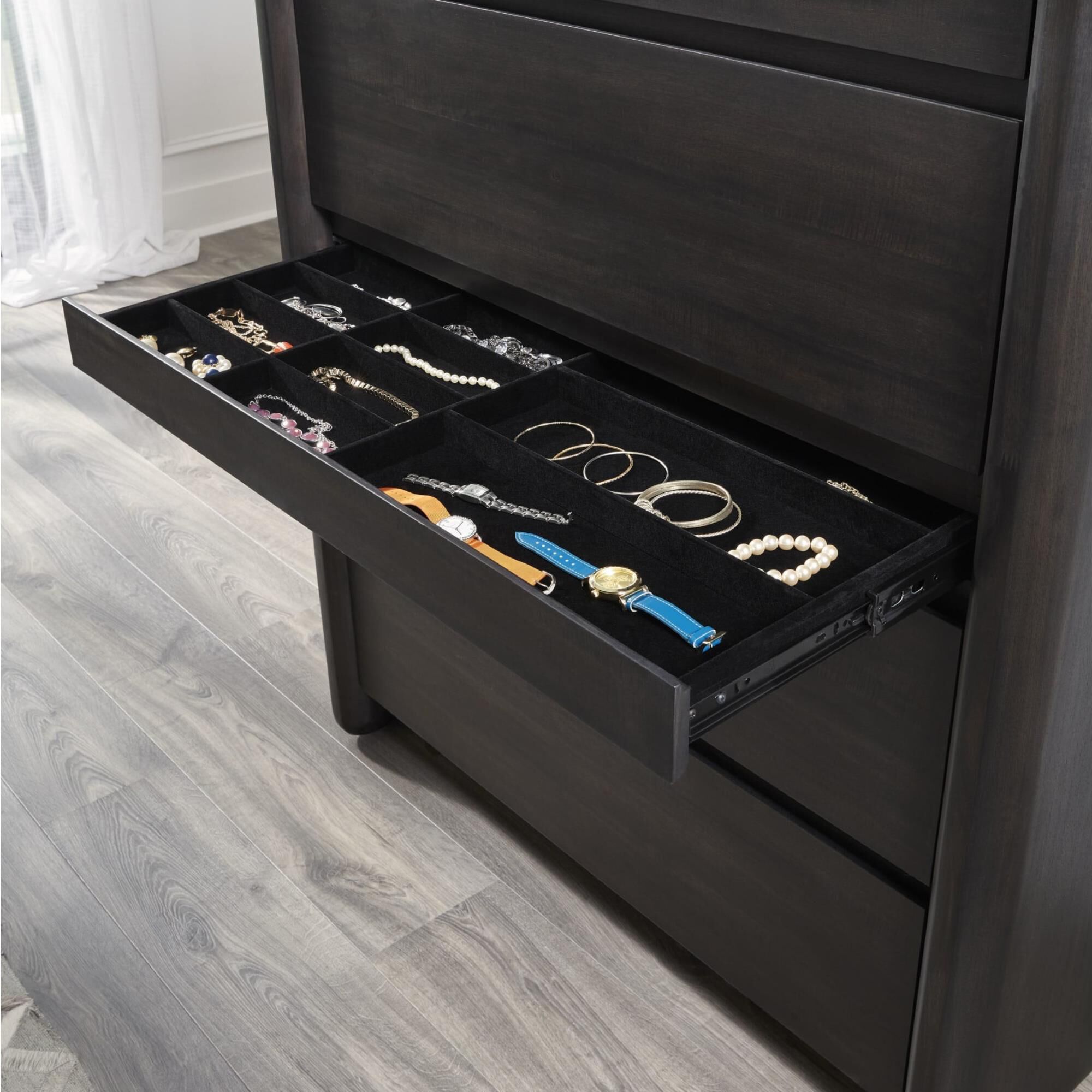 Urban Home Xolani 5-Drawer Chest in Jaguar