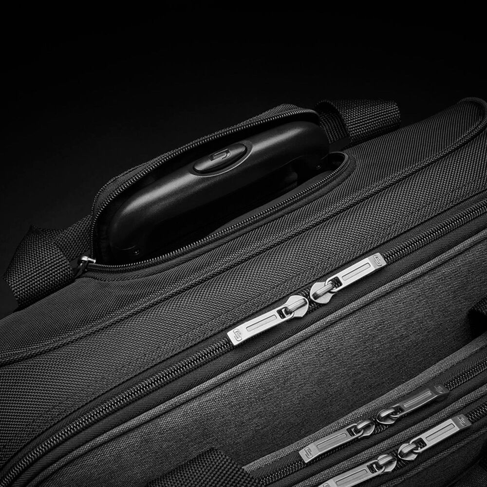 Solo Bryant 17.3&quot; Rolling Case in Gray, , large