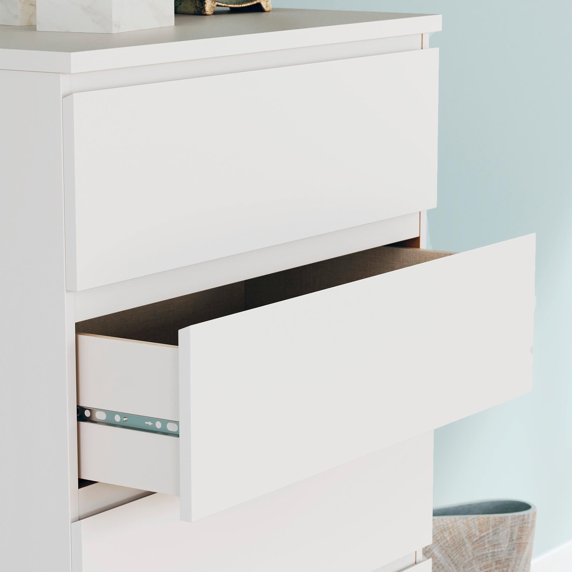 Ashley Onita 5-Drawer Chest in White