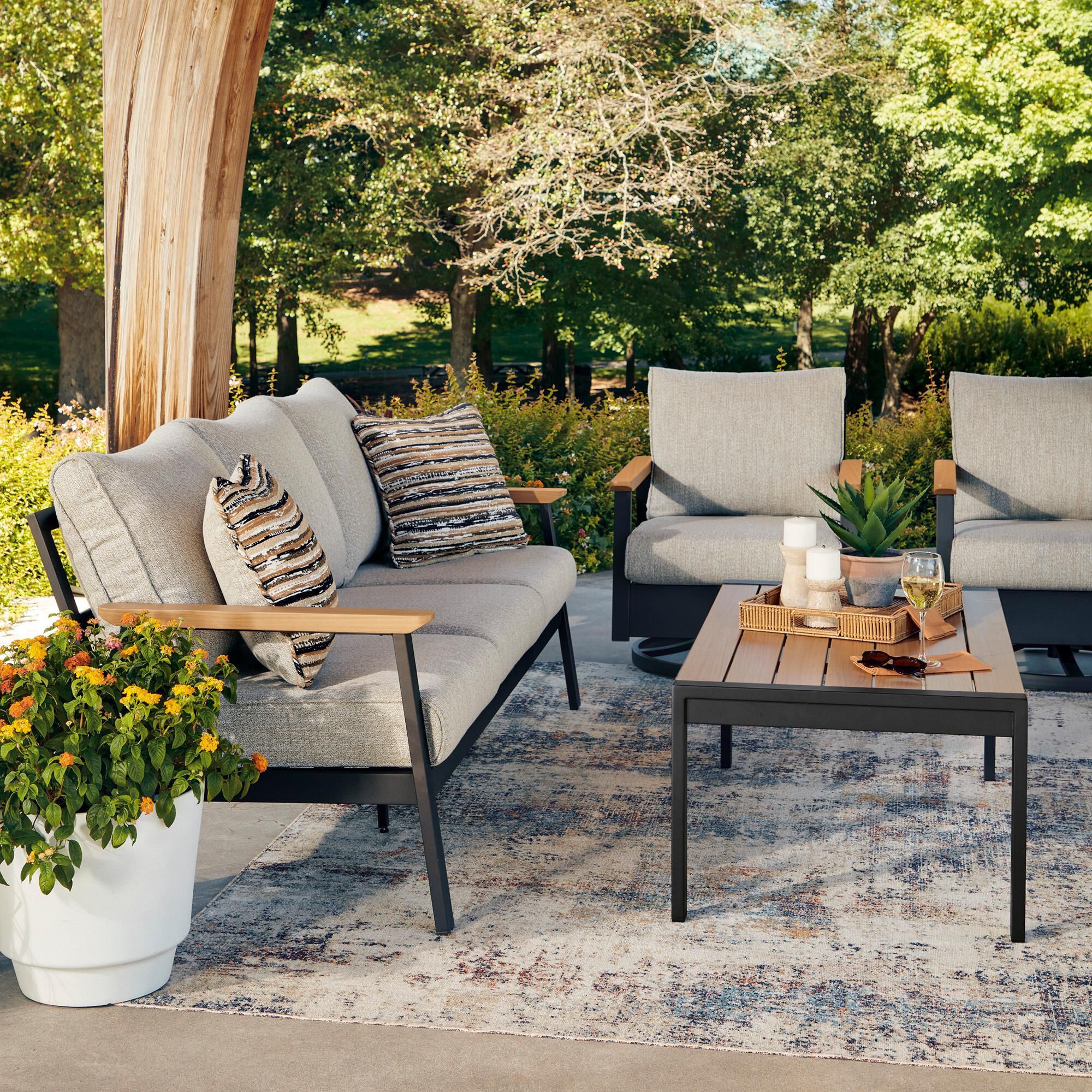 インパラ　コンバーチブル　ホース＆フィッティングセット　58～61 Ashley Carmel Highlands 4-Piece Patio Conversation Set in Beige