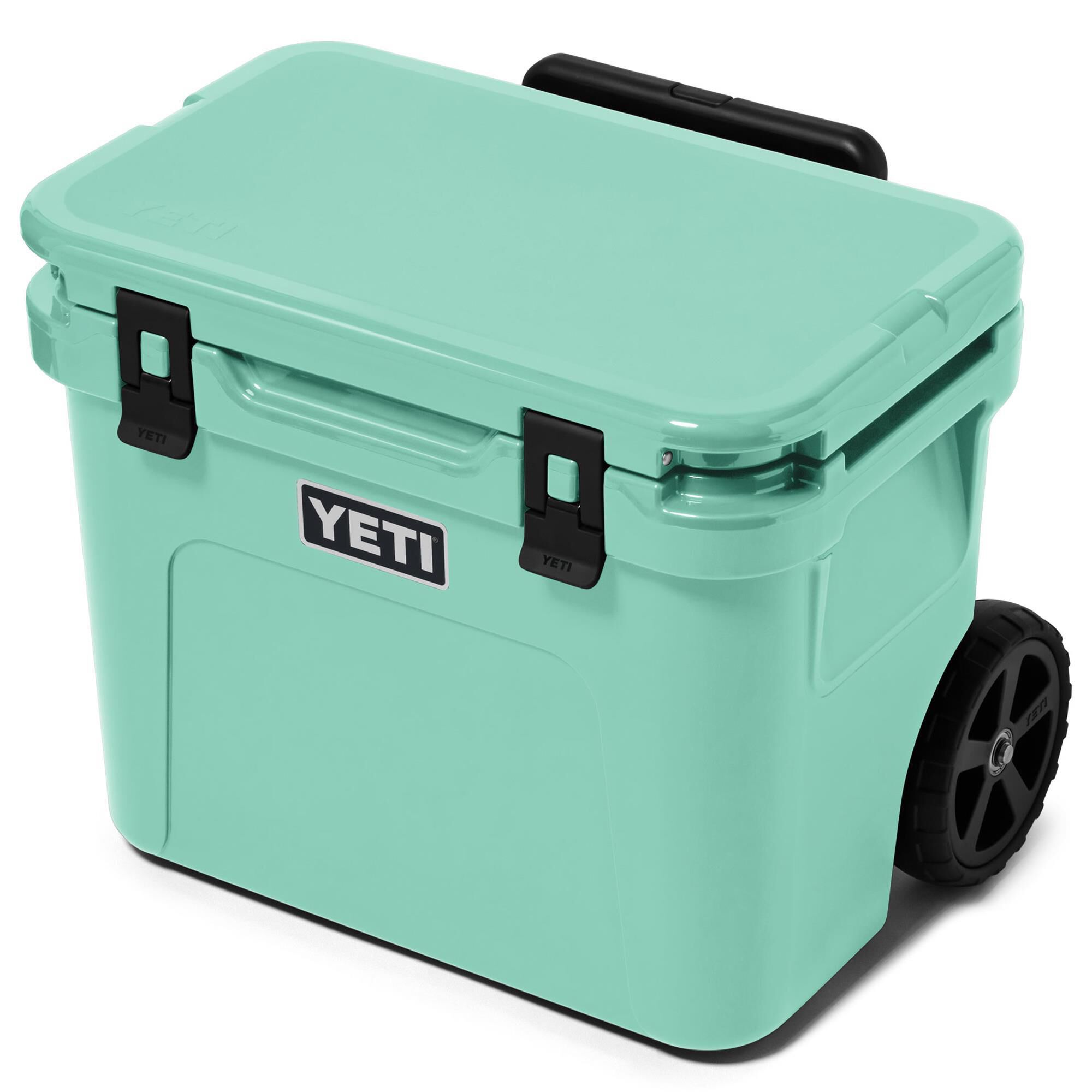 YETI Roadie 32 Hard Cooler in Seafoam
