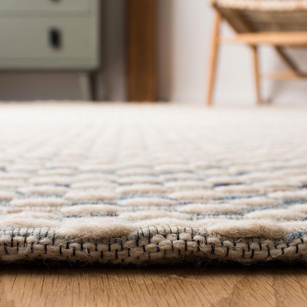 Safavieh Marbella 4&#39; x 6&#39; White and Navy Area Rug, , large