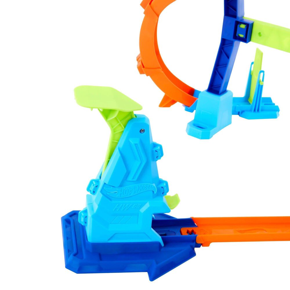 Hot Wheels Stunt Tracks Corkscrew Jump Champion Track Set with 1:64 Scale Vehicle, , large