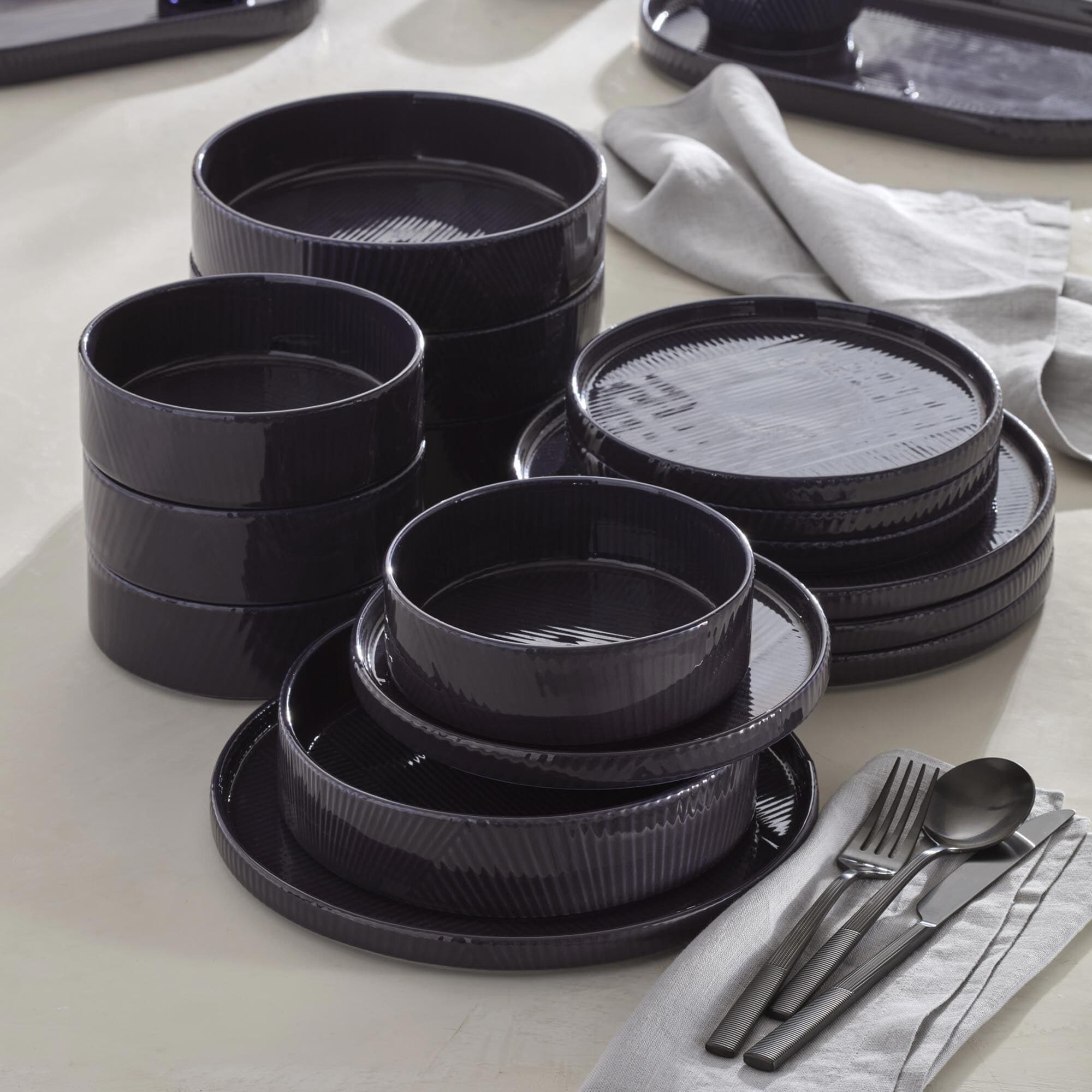 Oneida Modulus 20-Piece Flatware Set in Black Satin