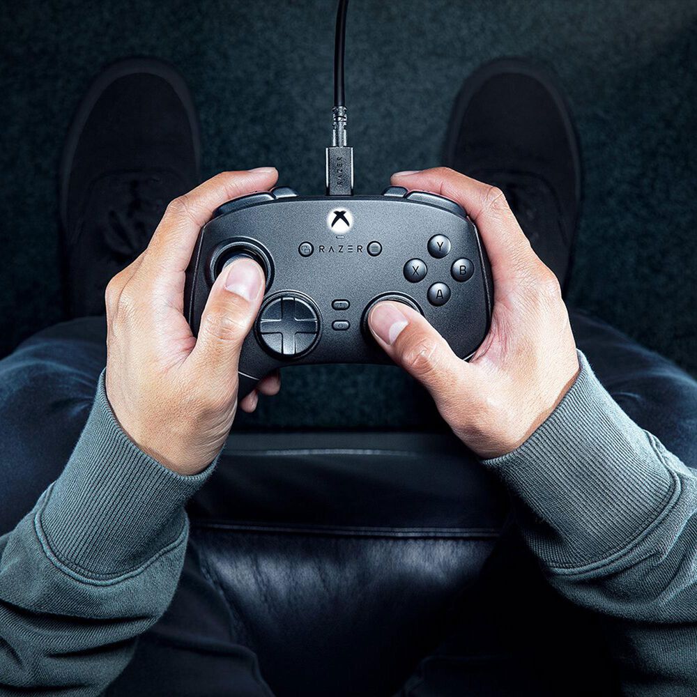 Razer Wolverine V3 Tournament Edition in Black, , large