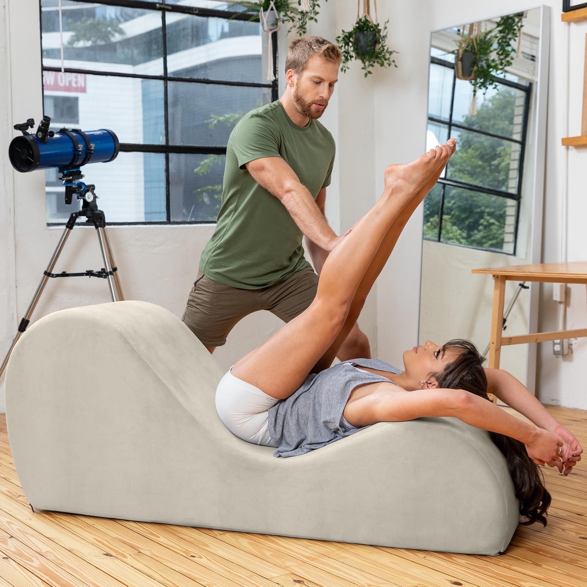 Jaxx Sacks Avana Chaise Lounge Yoga Chair in Buckwheat Velvet NFM