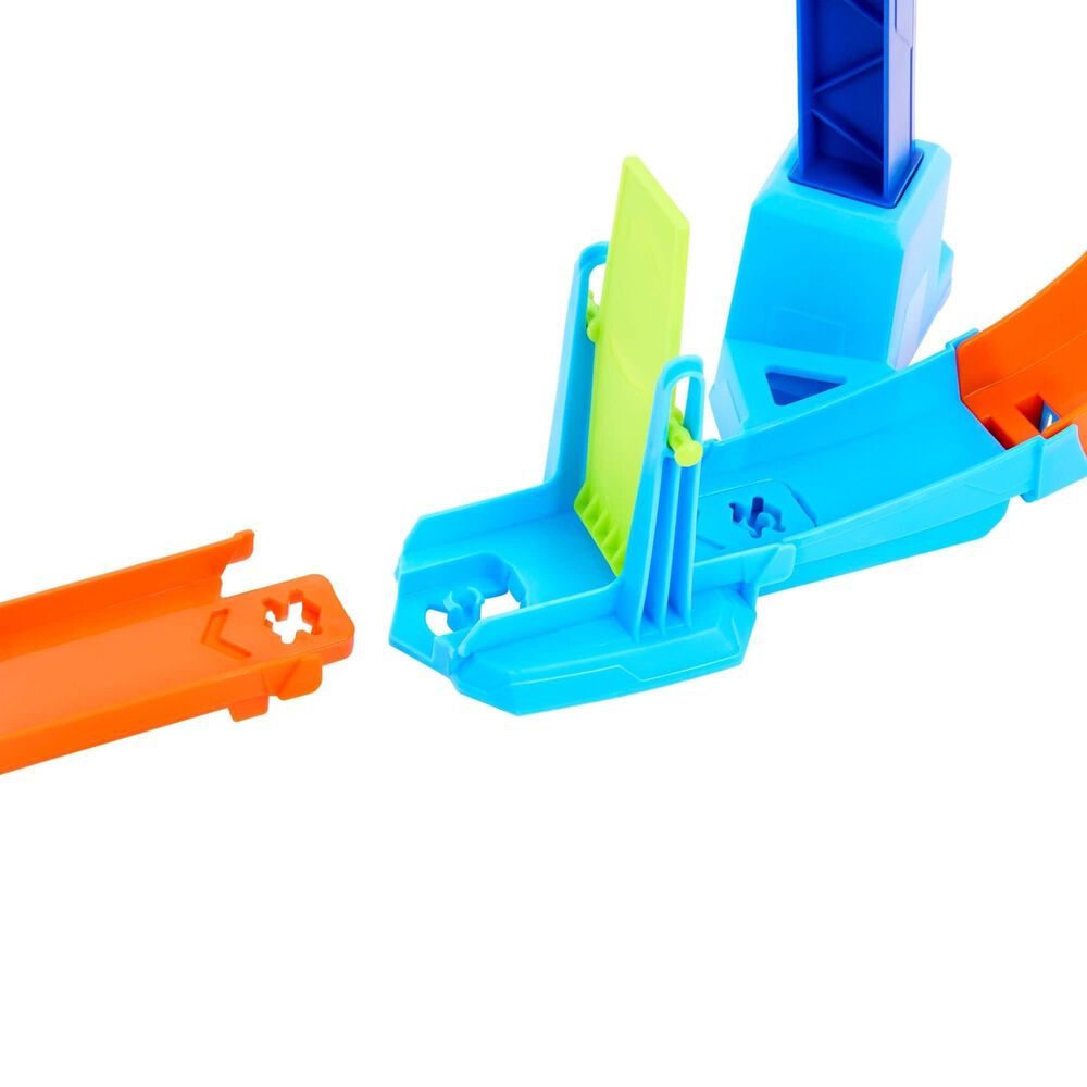 Hot Wheels Stunt Tracks Corkscrew Jump Champion Track Set with 1:64 Scale Vehicle, , large