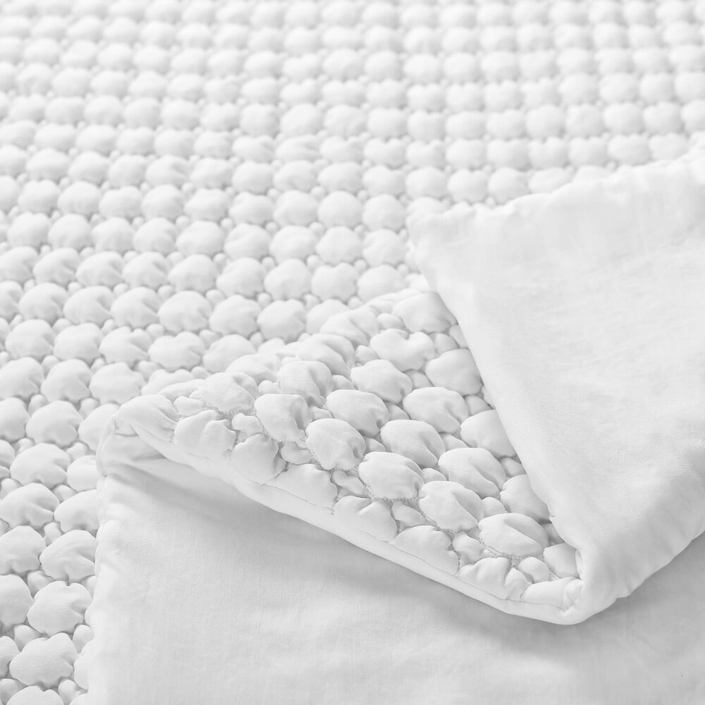 J. Queen Bold Cloud Puff 2-Piece Twin/Twin XL Quilt Set in White, , large