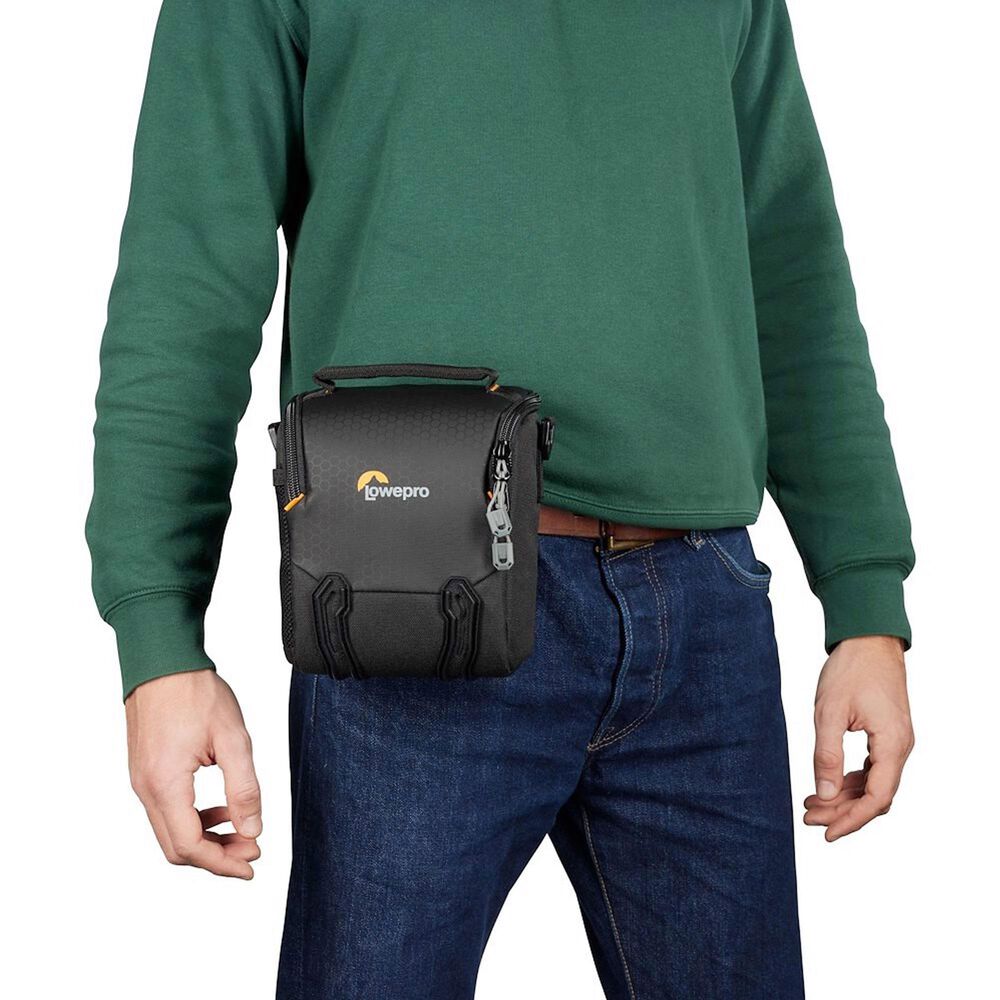 Lowepro Adventura SH 120 III Camera Case in Black, , large