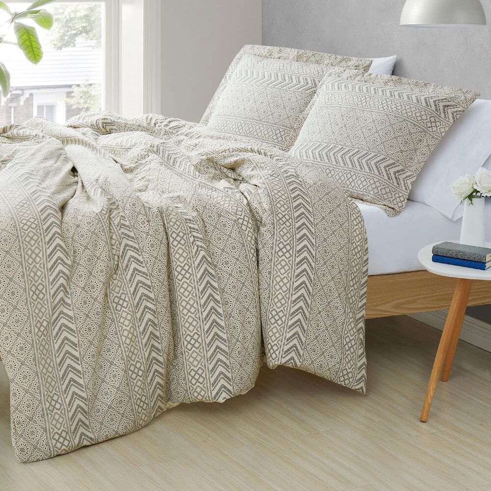 Pem America Chase 3-Piece Full/Queen Comforter Set in Cream and Black, , large