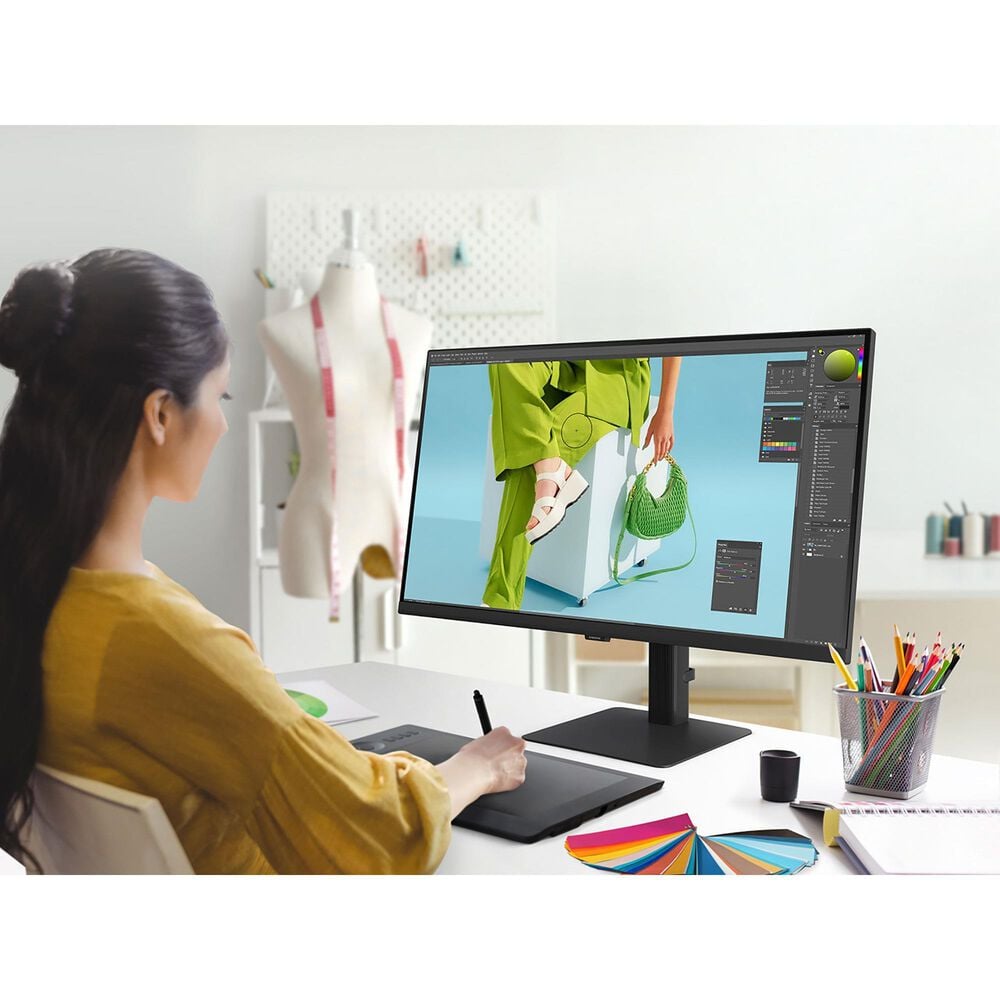 Samsung 32&quot; ViewFinity S7 4K UHD Monitor in Black, , large