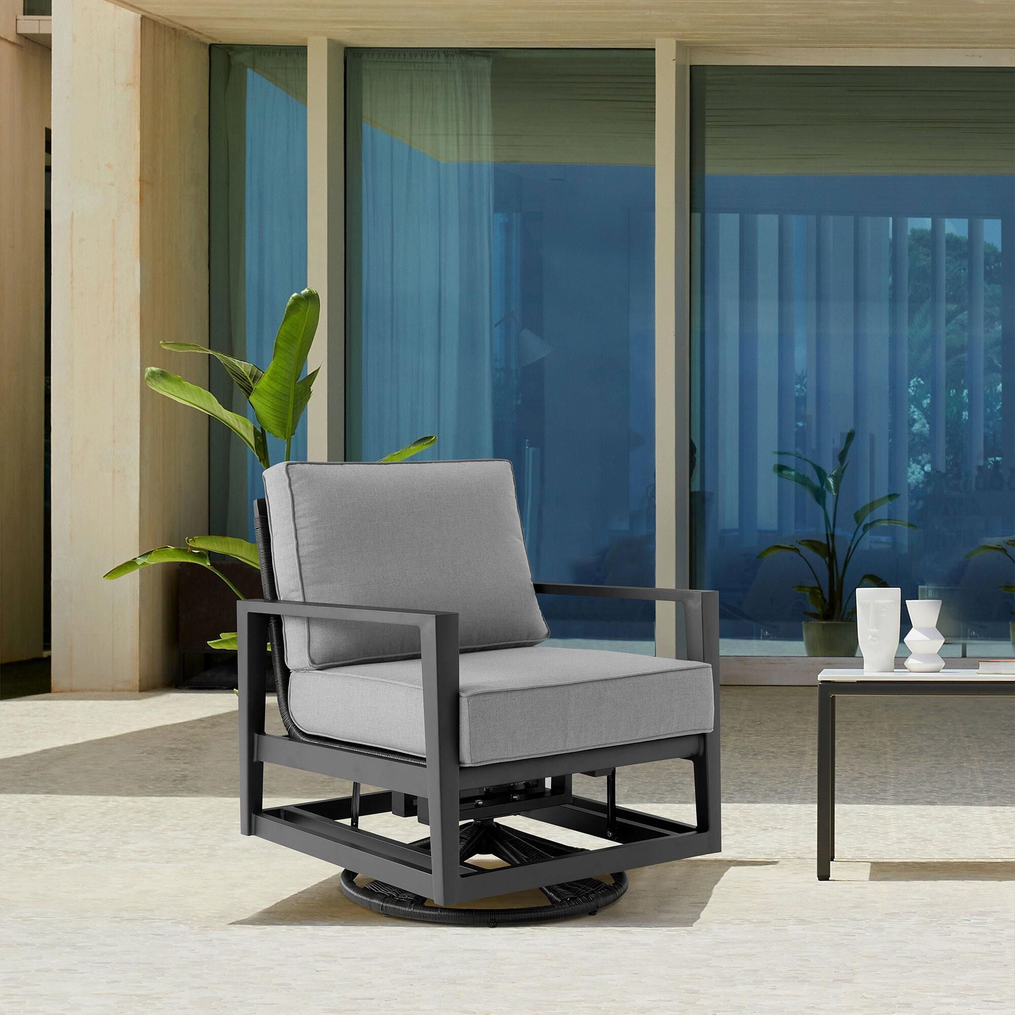 Outdoor swivel glider 2025 chair