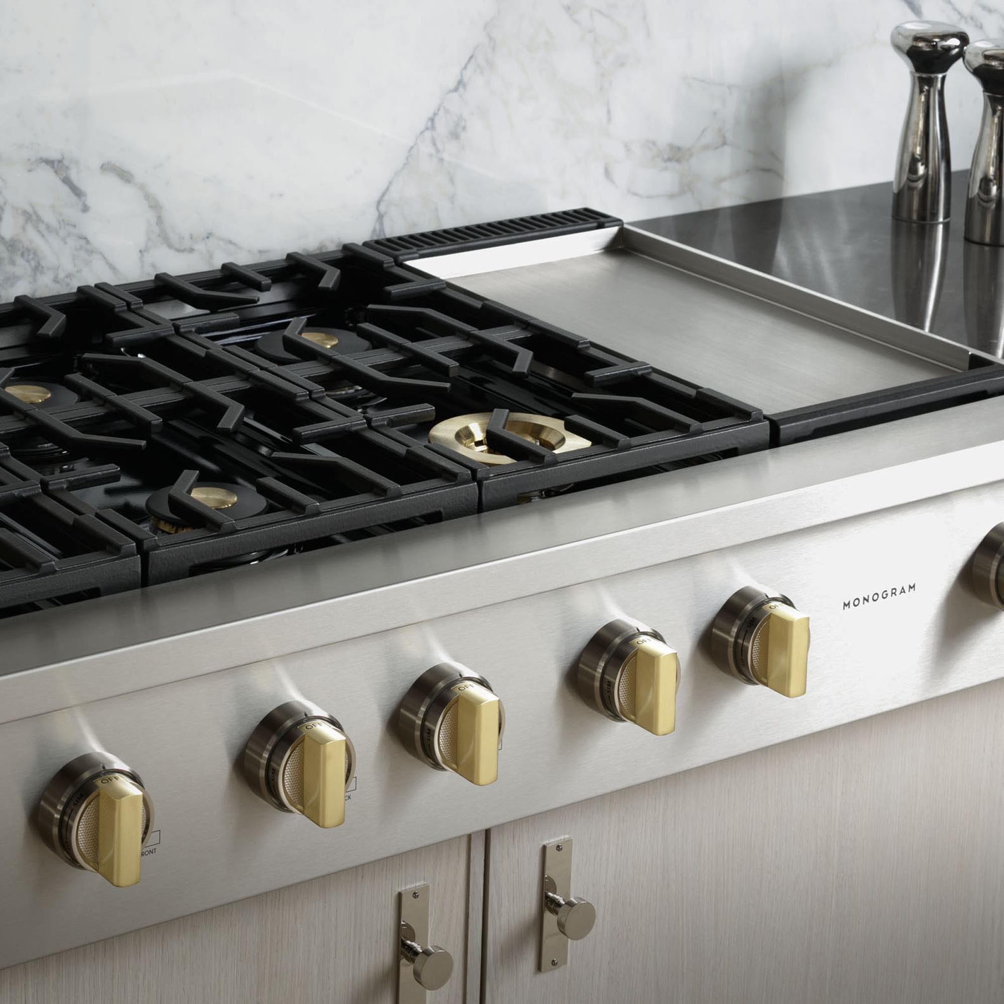Monogram 48 top inch gas range