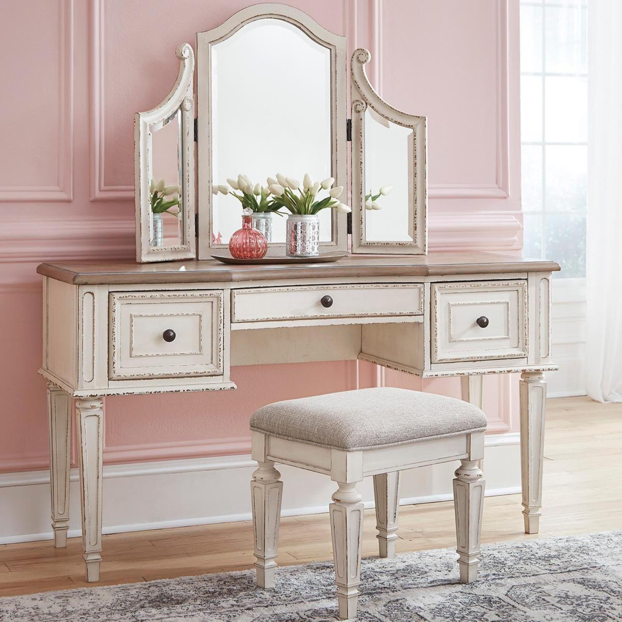 Realyn vanity shop