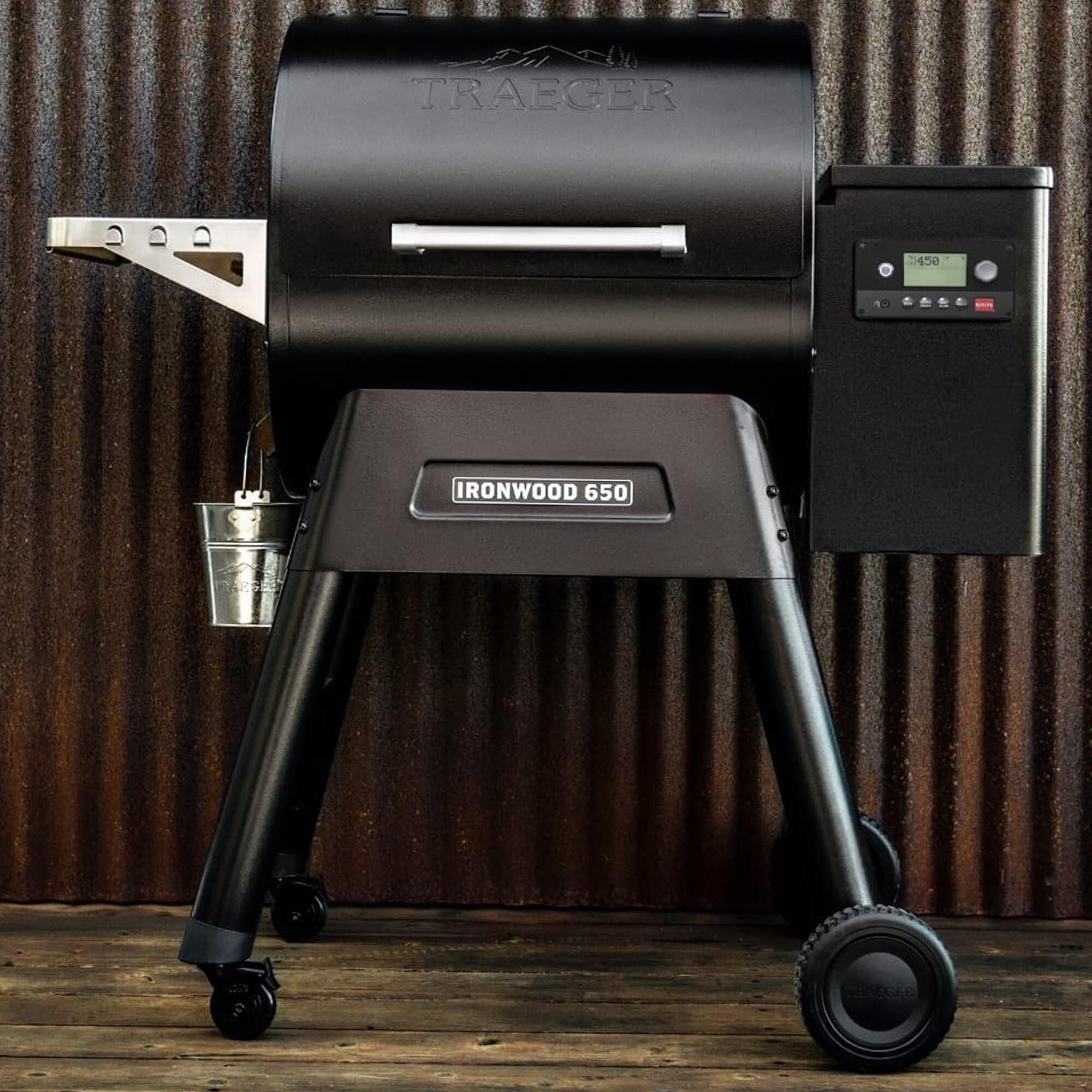 Traeger Grills Ironwood Series 650 Pellet Grill in Black NFM