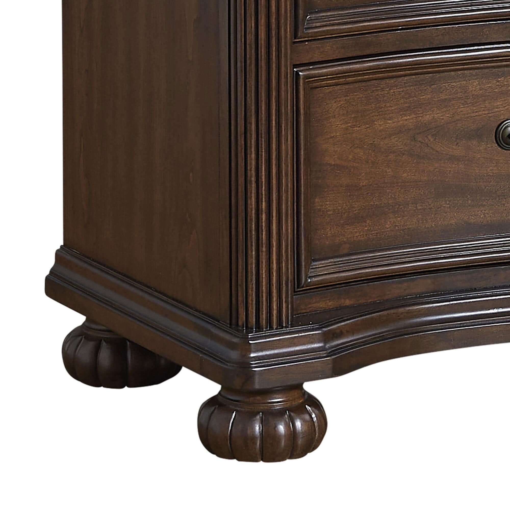 Ashley Lavinton 4-Piece Queen Bedroom Set in Rich Cherry Brown