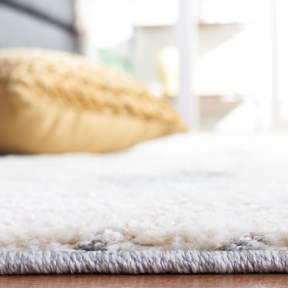 Safavieh Martha Stewart Lucia Shag MSR0728A 2&#39;6&quot; x 3&#39;9&quot; White and Light Grey Area Rug, , large