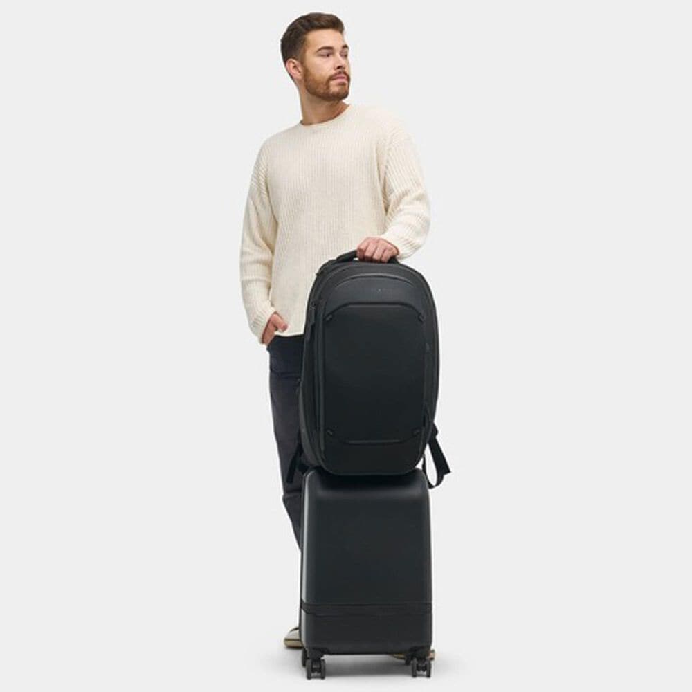 Nomatic Navigator 32L Travel Backpack in Black, , large