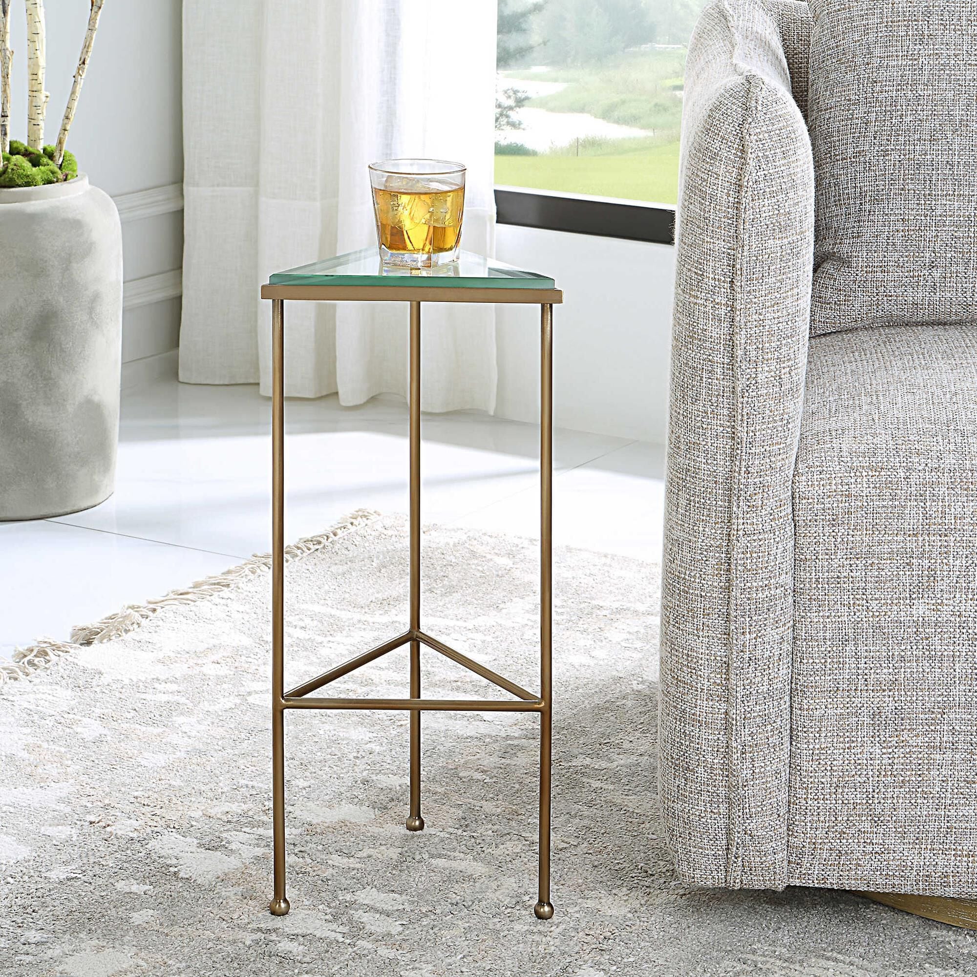 Uttermost Giza 10