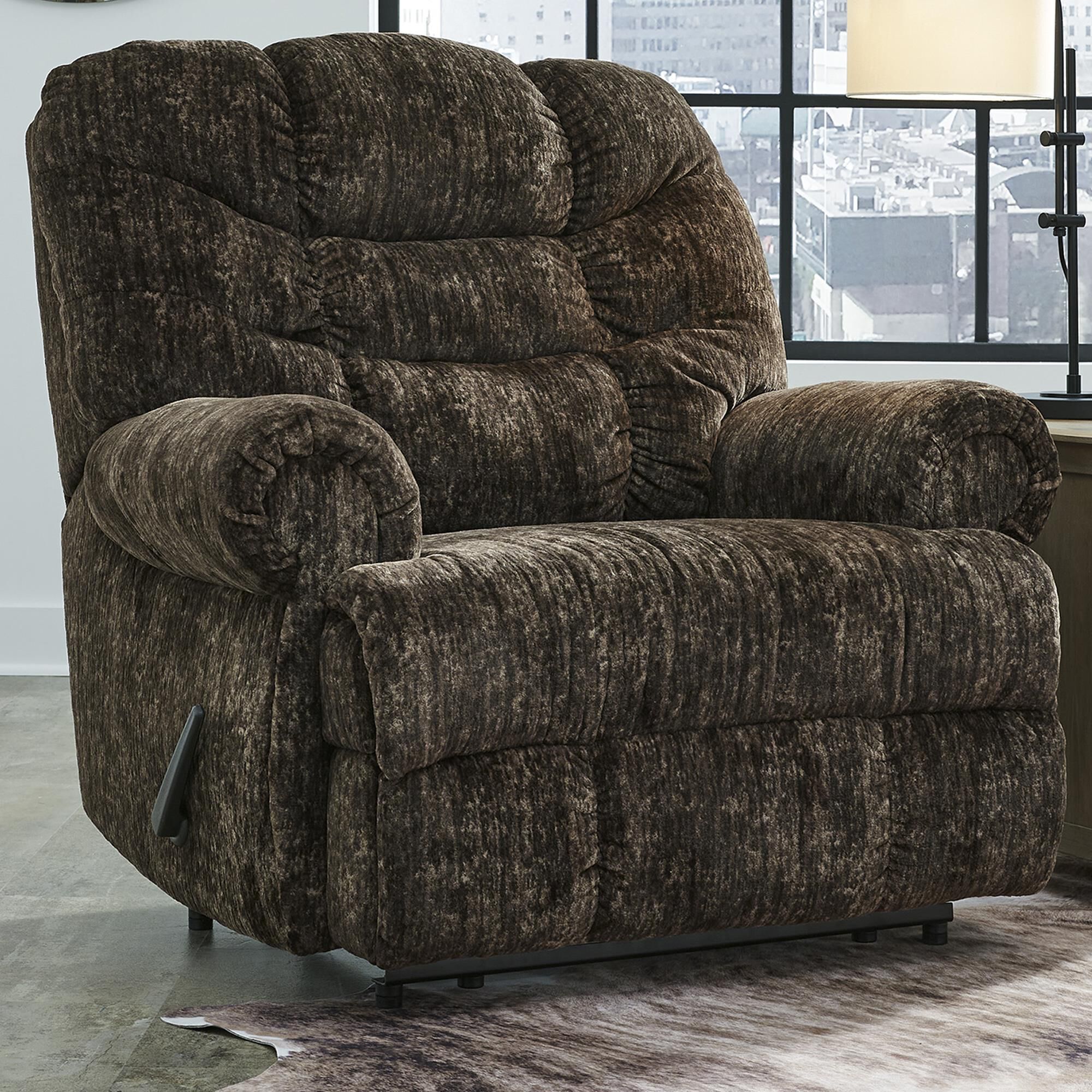Signature Design by Ashley Movie Man Manual Recliner in Chocolate