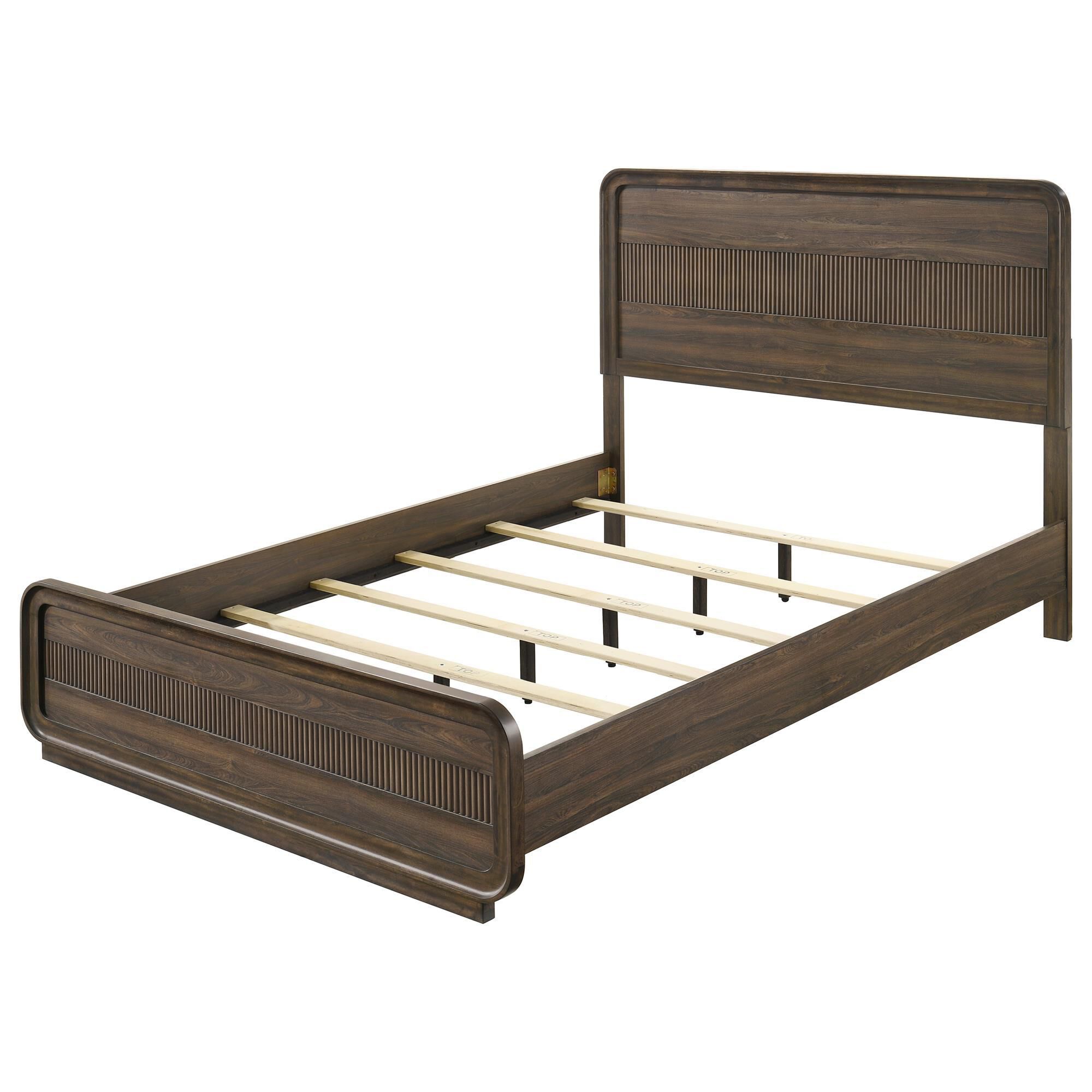Crown Mark Kinkaid 5 Piece King Panel Bedroom Set in Brown