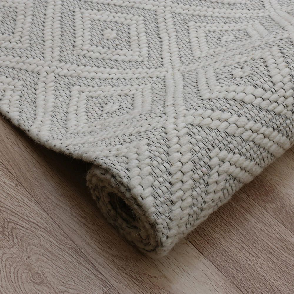 L&amp;R Resources Bergen 7&#39;9&quot; x 9&#39;9&quot; Ivory Area Rug, , large