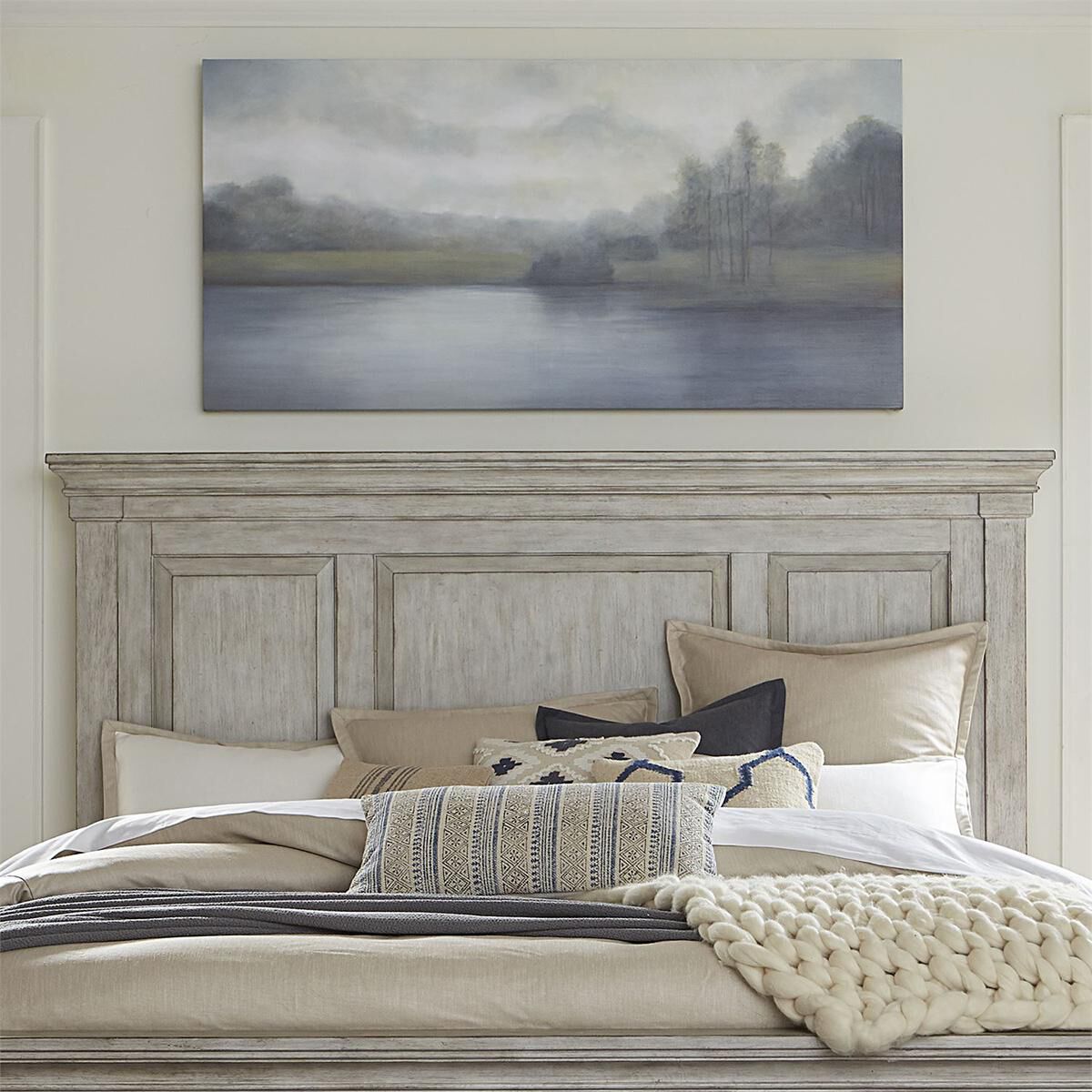Heartland antique white bedroom outlet set