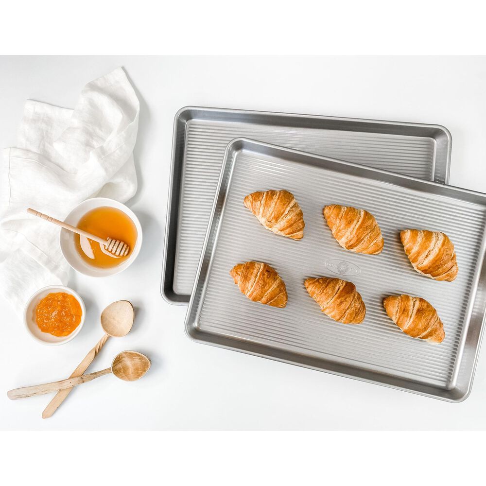 USA Pan 1706MT-1 Bakeware Nonstick Half Sheet Pan and Silicone Mat Set