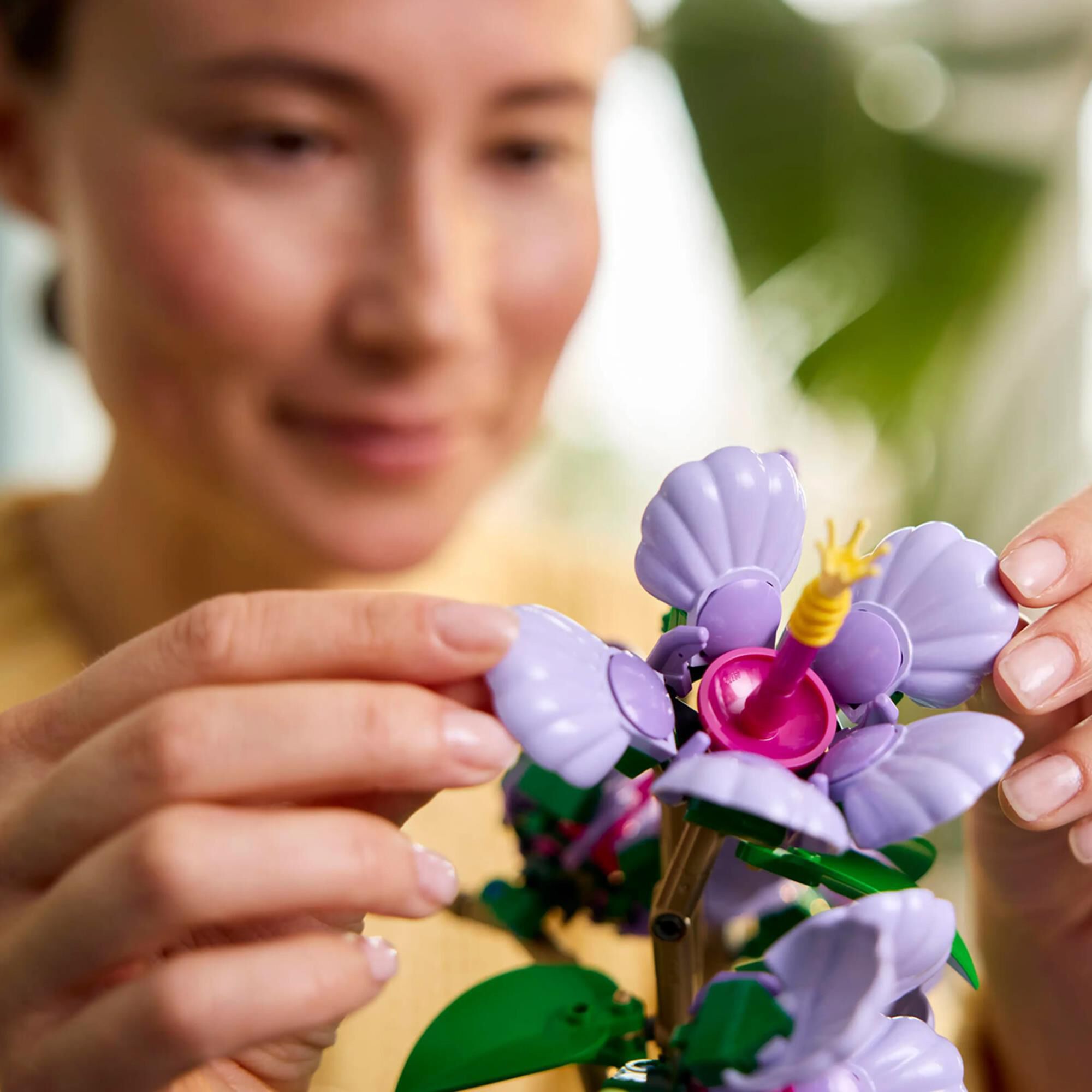 LEGO Botanicals Hibiscus Building Set in Lavender, Yellow, Pale