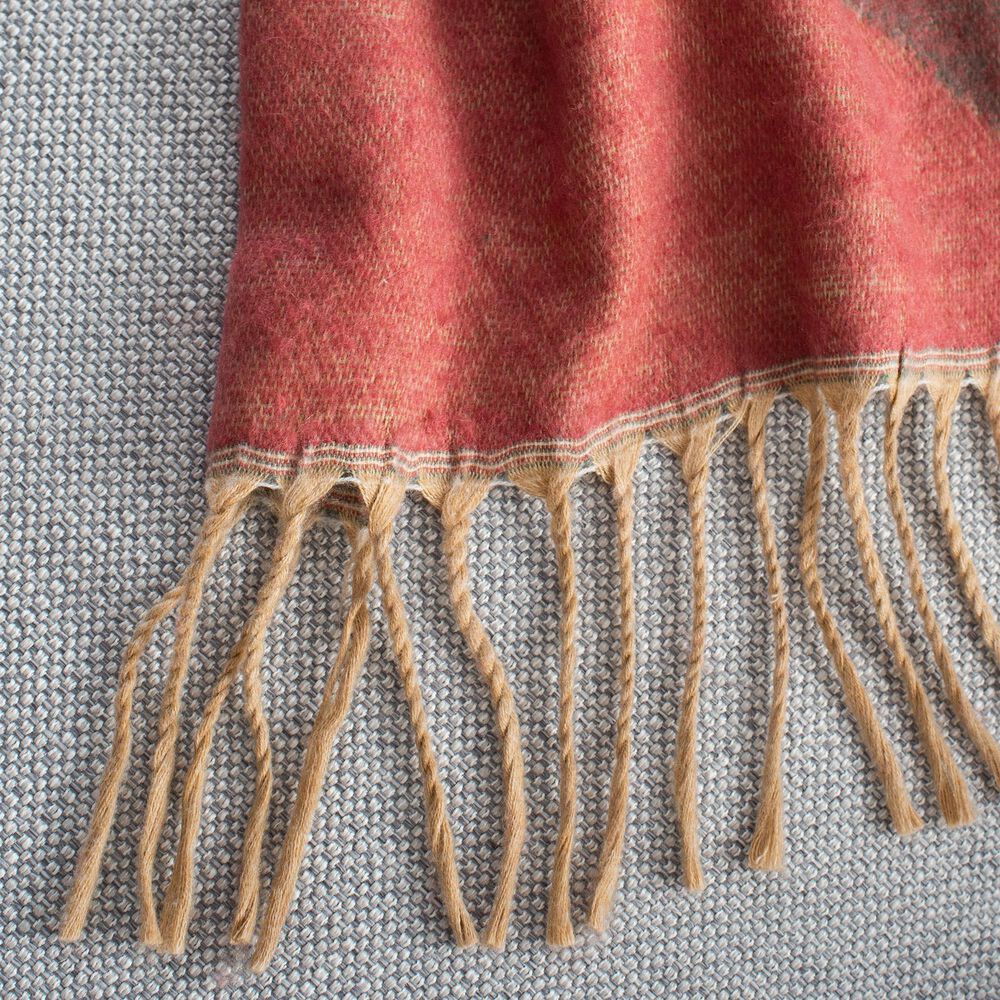 Safavieh Dava 50&quot; x 70&quot; Throw, , large