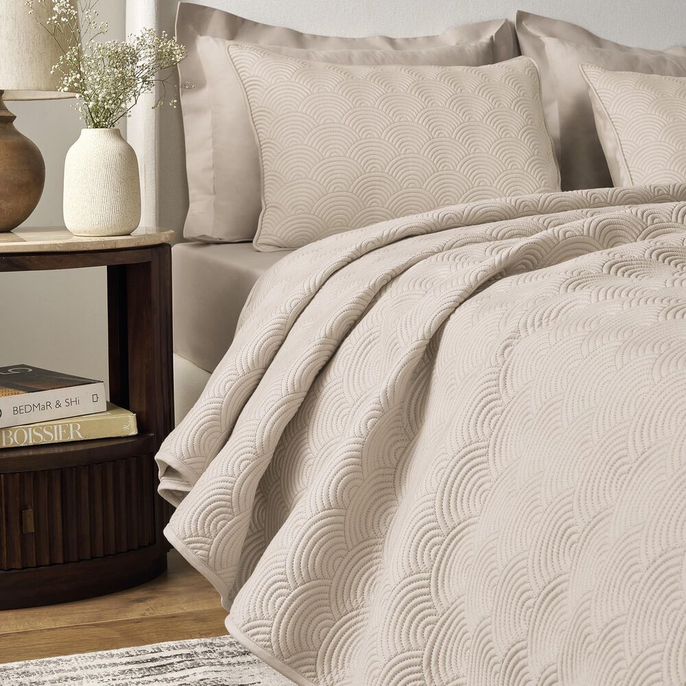 Ann Gish Scallop 3-Piece Queen Coverlet Set in Pumice, , large