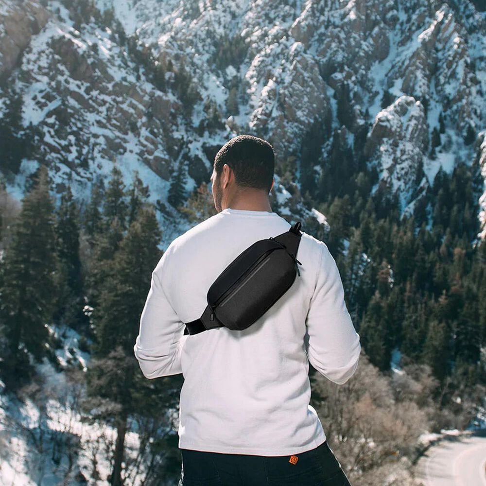Nomatic Navigator 1L Sling Bag in Black, , large