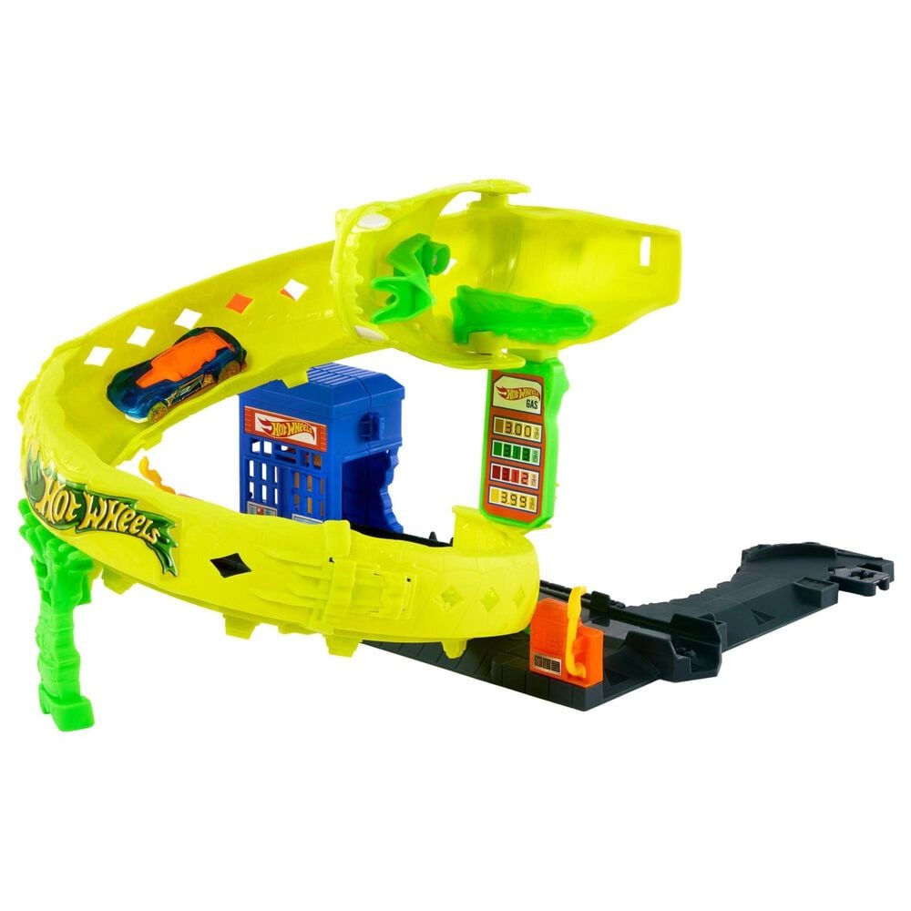 Hot Wheels Snake Spiral Attack Playset with 1:64 Scale Die-Cast Toy Car in Multicolor, , large