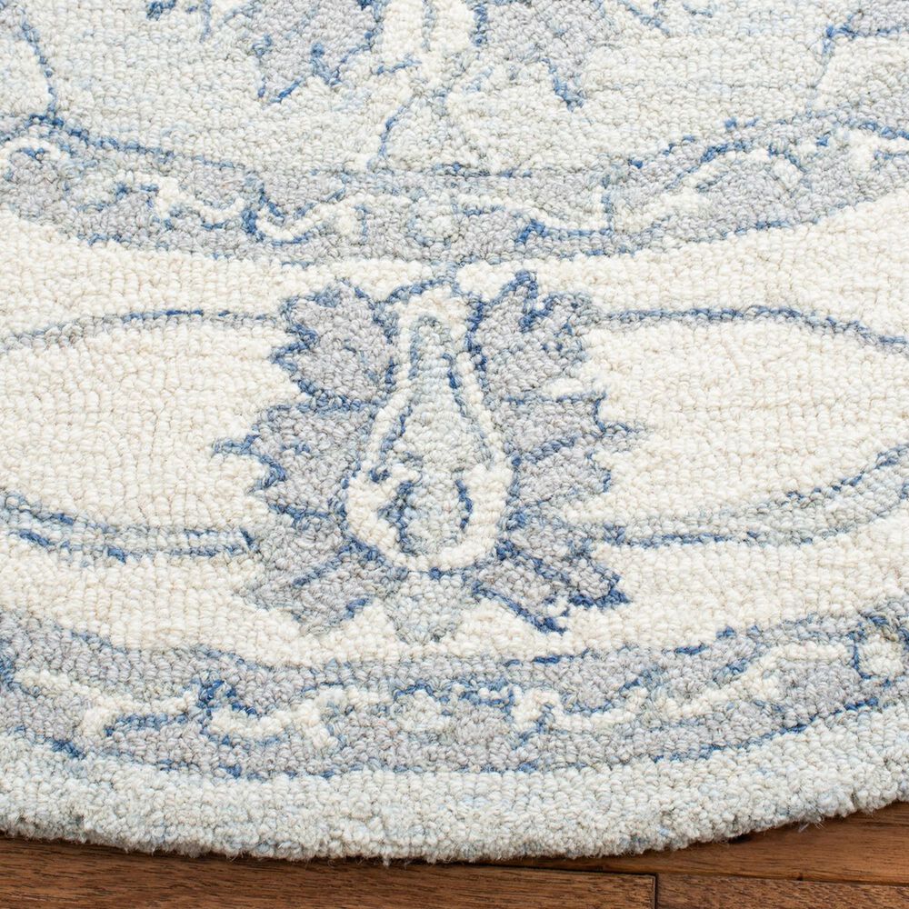 Safavieh Micro-Loop Traditional 5&#39; Round Light Blue and Ivory Area Rug, , large