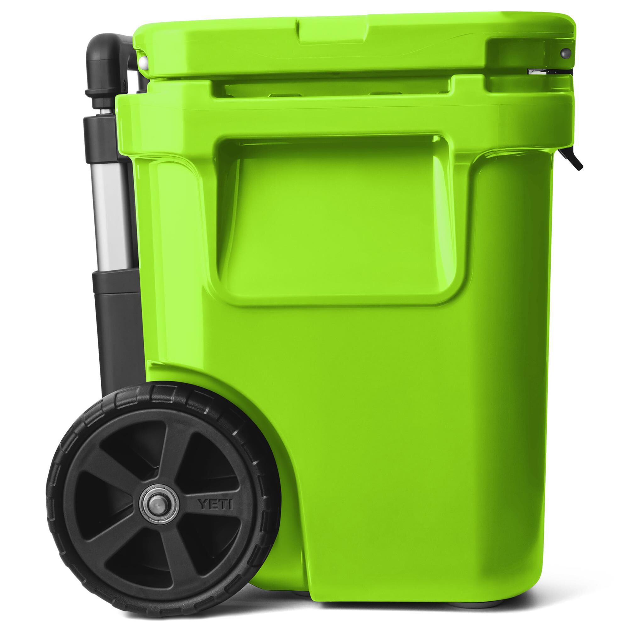 YETI Roadie 32 Wheeled Cooler in Venom