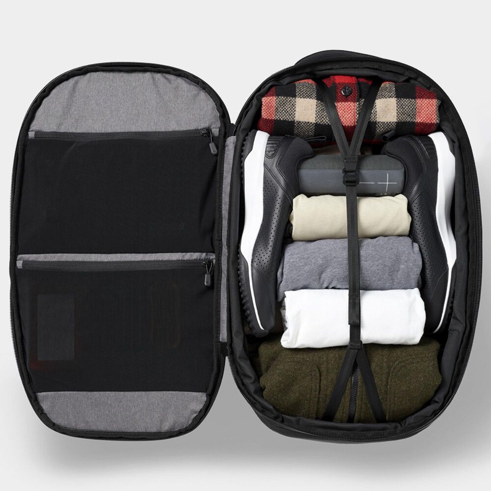 Nomatic Navigator 32L Travel Backpack in Black, , large