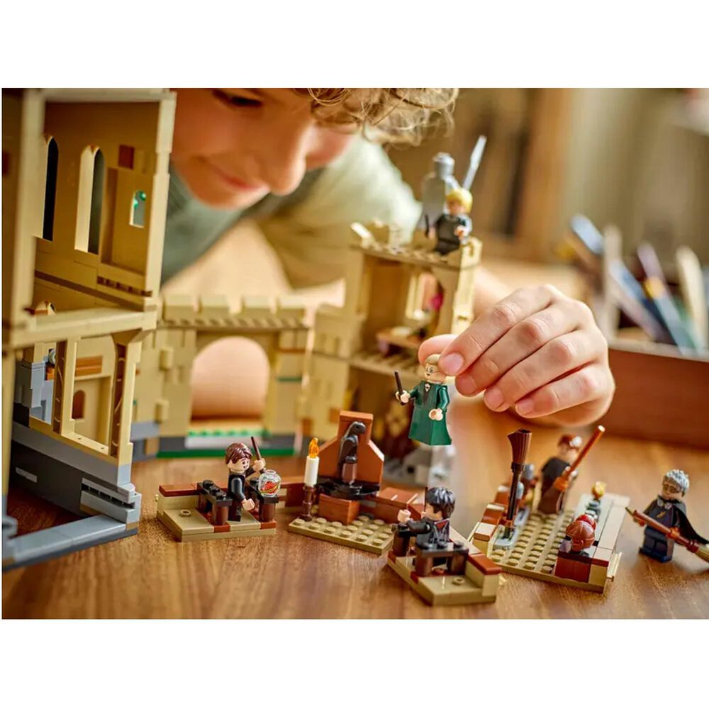 LEGO Harry Potter Hogwarts Castle: Flying Lessons, , large