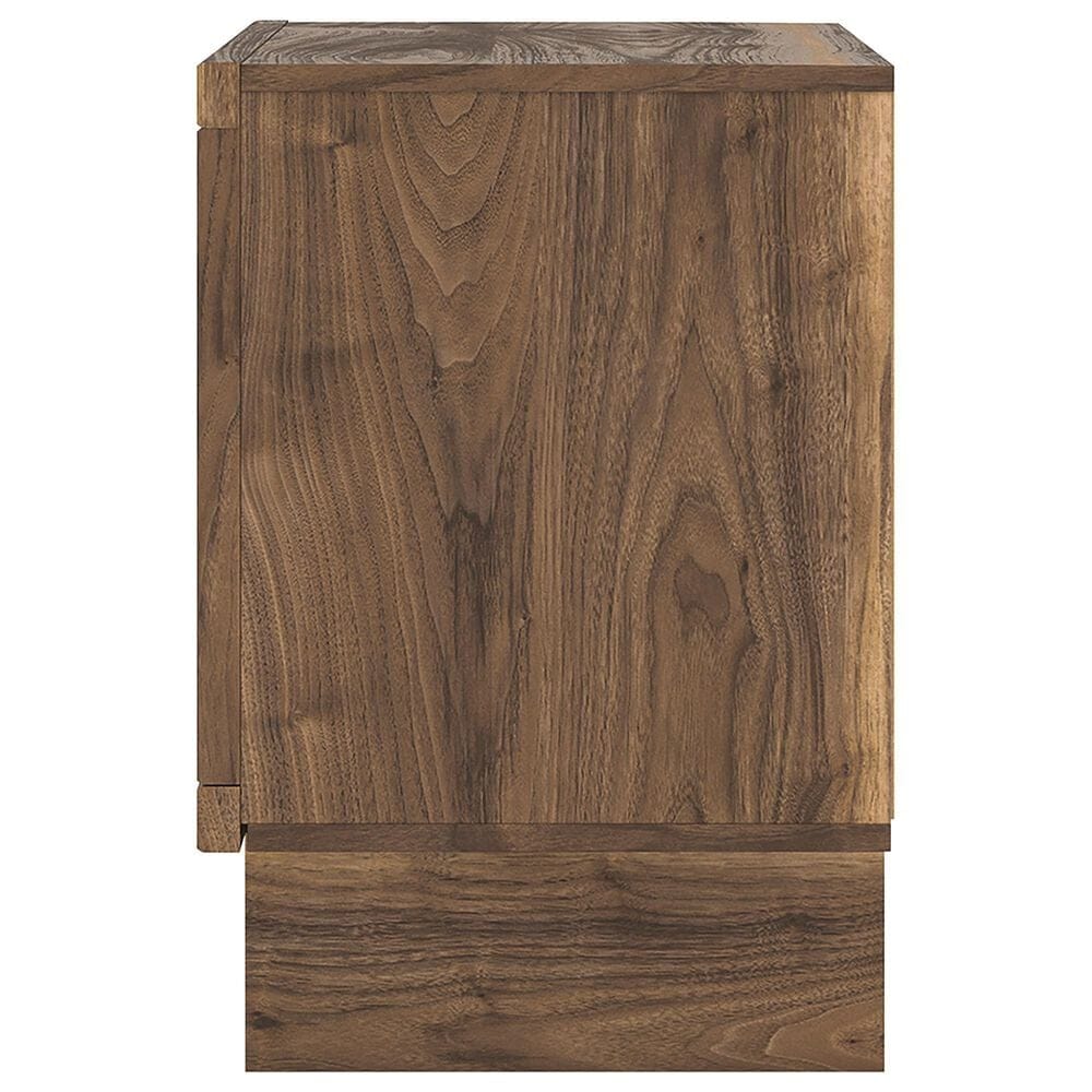 Ashley Chirason 4-Piece Queen Platform Bedroom Set in Brown, , large