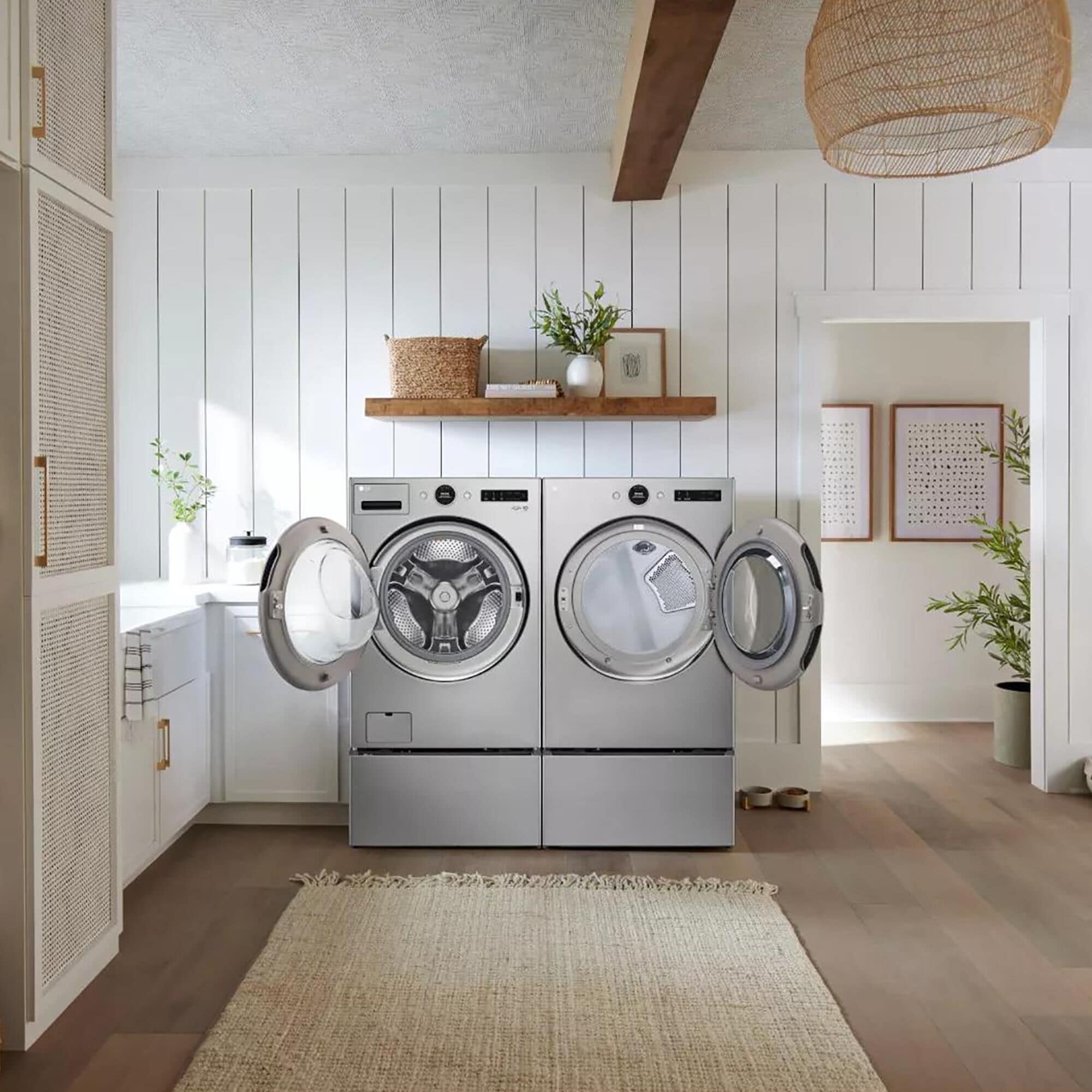LG Front Load Washer and Gas Dryer with Pedestal in Stainless Still