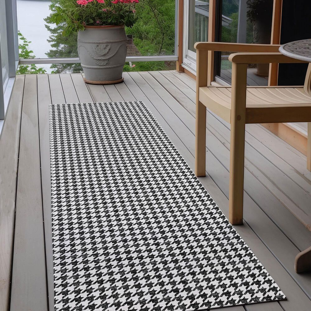 Dalyn Rug Company Hinton 2&#39;3&quot; x 10&#39; Black Indoor/Outdoor Runner, , large
