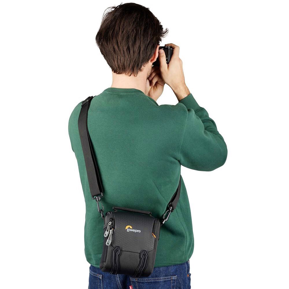 Lowepro Adventura SH 120 III Camera Case in Black, , large