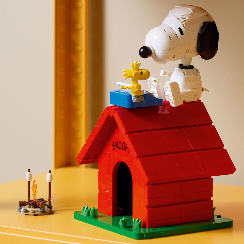LEGO Ideas Peanuts Snoopy's Doghouse Building Set, , large
