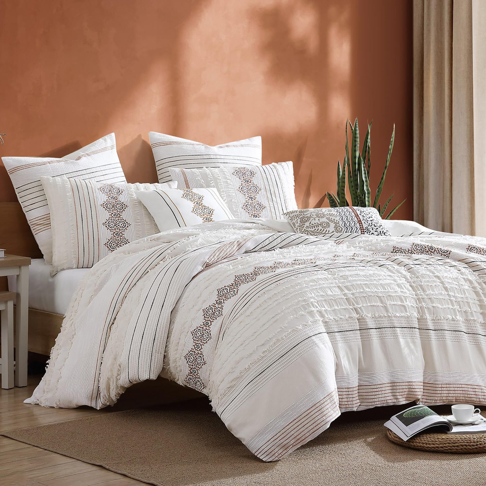 Hallmart Collectibles Arden 5-Piece Queen Comforter Set in Cream