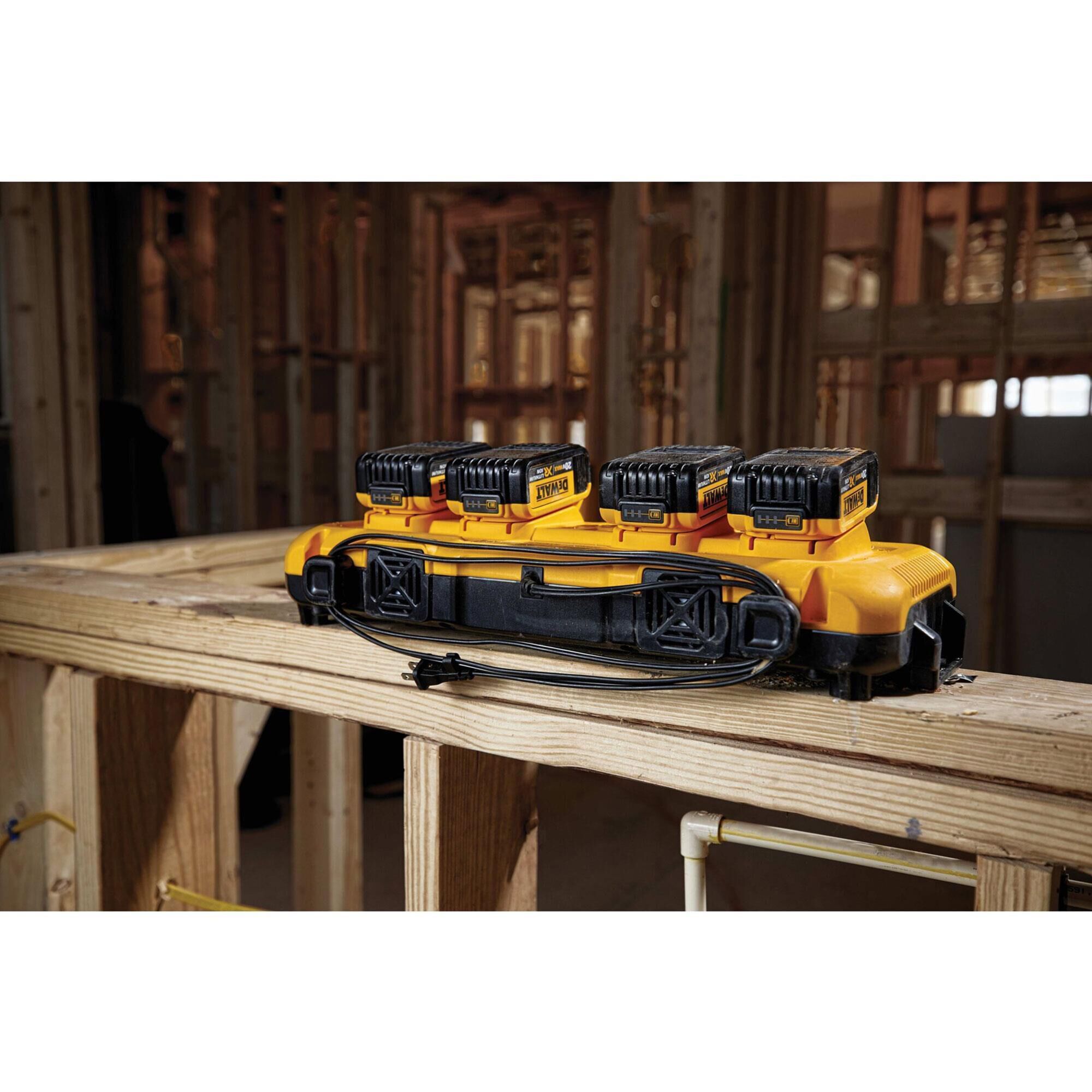 DeWALT Multiport Simultaneous Fast Charger NFM