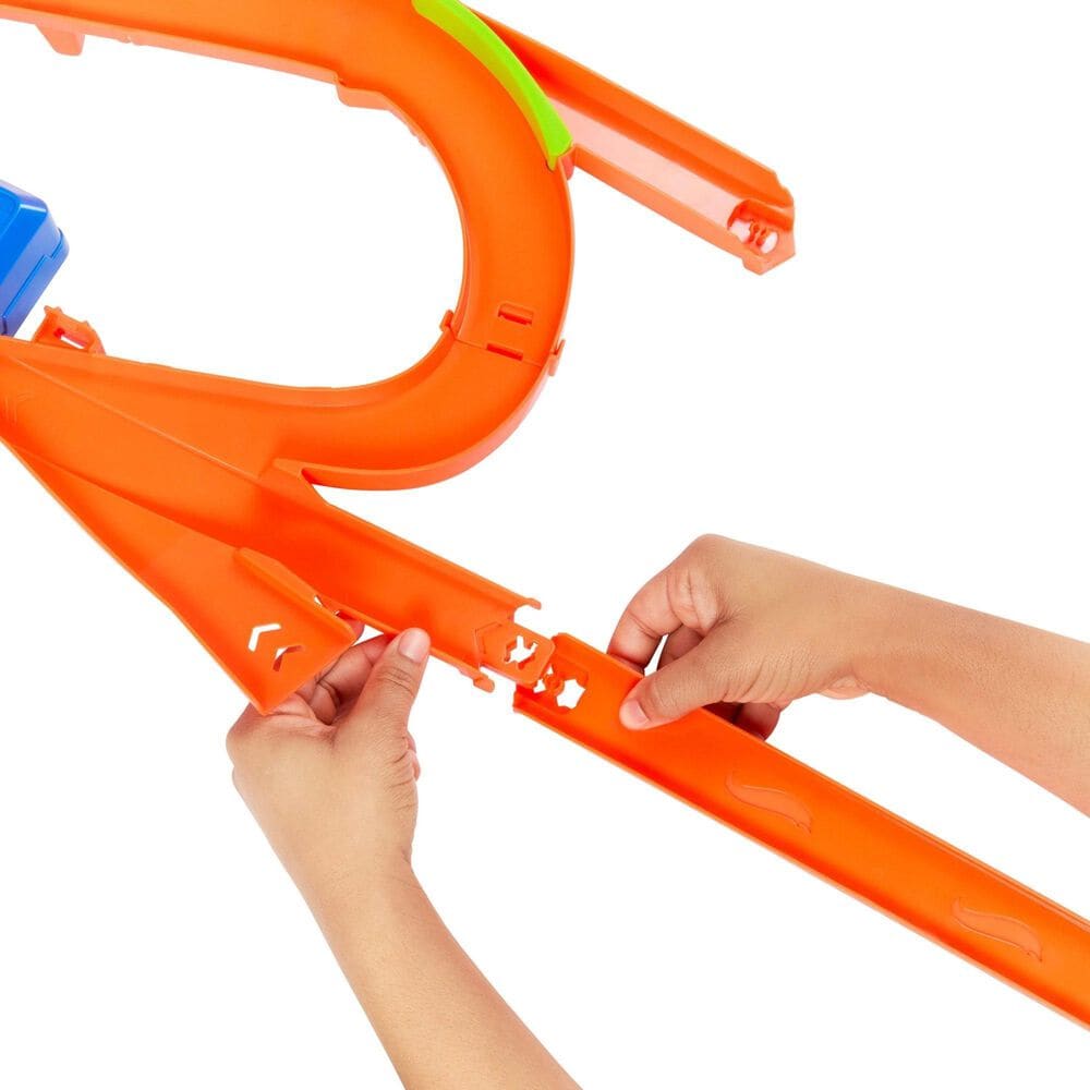 Hot Wheels Stunt Tracks Mid-Air Crash Playset with 1:64 Scale Vehicles in Multicolor, , large