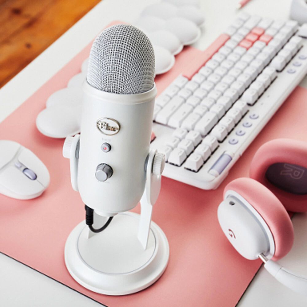 Blue Aurora Yeti Wired Microphone in White Mist NFM