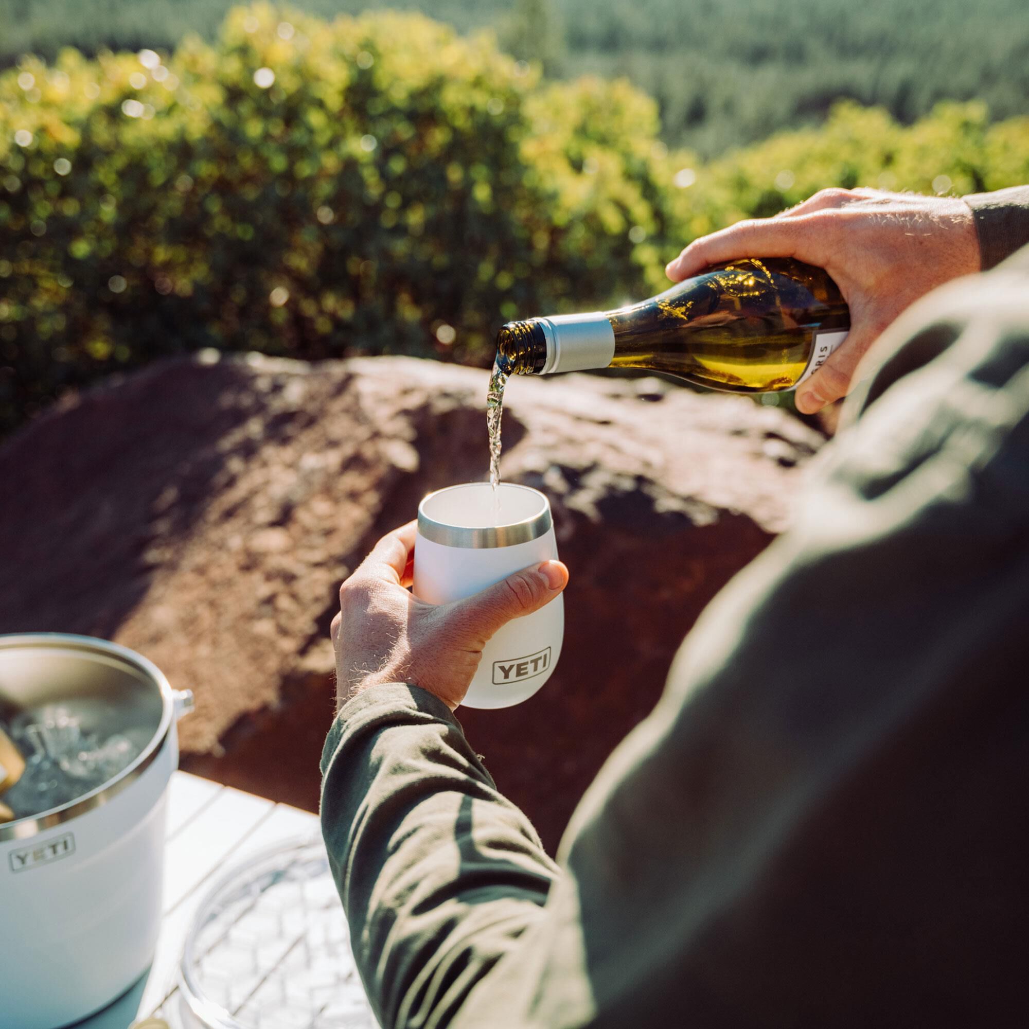 YETI Rambler 10oz Wine Tumbler ホワイト2個セット YETI Rambler 10 Oz Wine Tumbler with MagSlider Lid in White