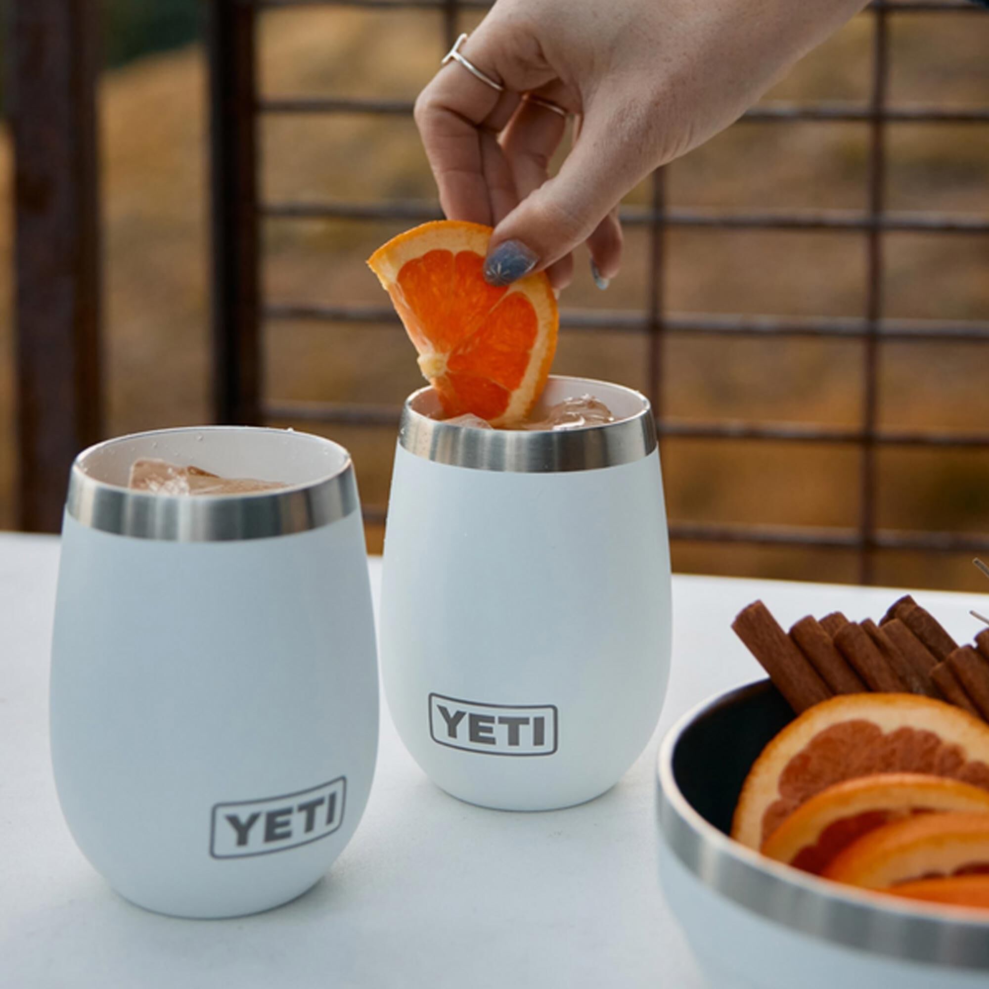 YETI Rambler 10oz Wine Tumbler ホワイト2個セット YETI Rambler 10 Oz Wine Tumbler with MagSlider Lid in White