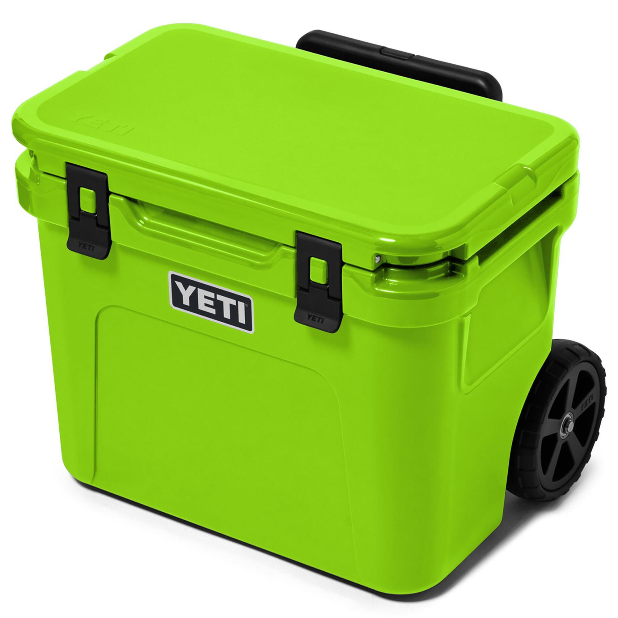 YETI Roadie 32 Wheeled Cooler in Venom