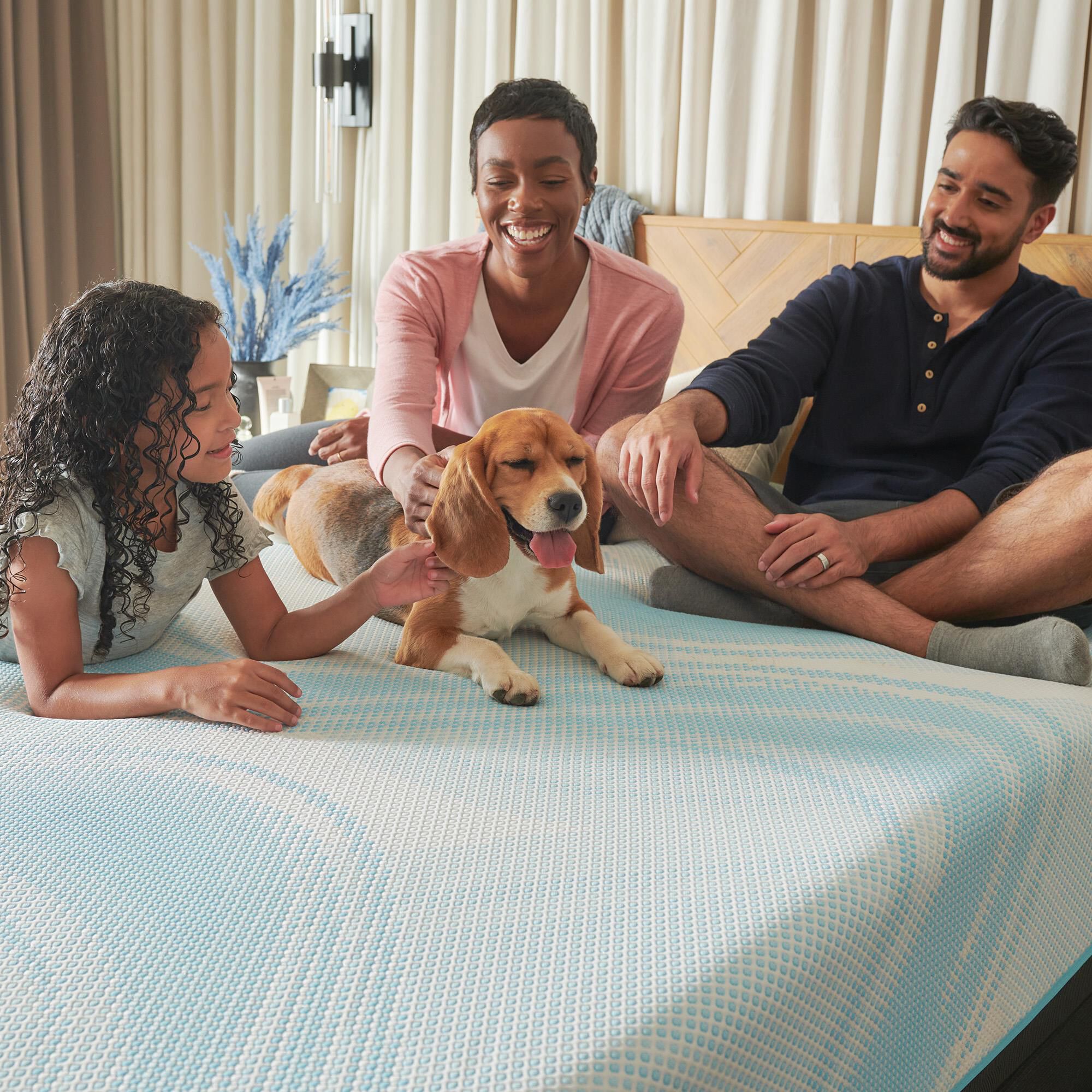 Tempur-Pedic LuxeBreeze 2.0 Medium Hybrid King Mattress
